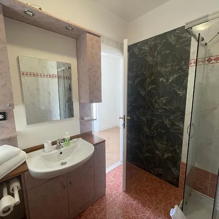 White House * لايناتيه